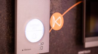 Display einer Hausanlage im Showroom-Eingangsbereich